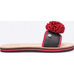 Love Moschino - Klapki. Czarne klapki damskie marki Love Moschino, ze skóry. W wyprzedaży za 319,90 zł.