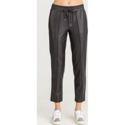SPODNIE LUIGIA Guess. Spodnie damskie Guess. Za 399,00 zł.