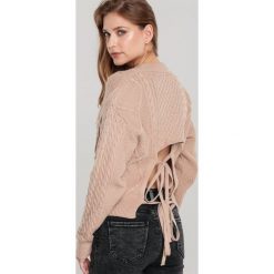 Beżowy Sweter Bon Air. Brązowe swetry damskie Renee, uniwersalny, bez wzorów, ze splotem, casualowe, bez rękawów, bez kaptura. Za 139,99 zł.