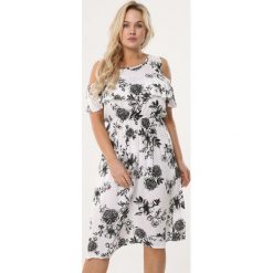 Biała Sukienka Clearness. Białe sukienki damskie Born2be, xl, bez wzorów, bez kołnierzyka, bez rękawów, midi. Za 59,99 zł.
