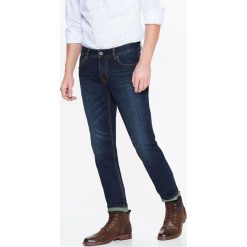 SPODNIE MĘSKIE JEANS O DOPASOWANYM KROJU. Szare jeansy męskie Top Secret, na co dzień, na lato, s, bez wzorów, z jeansu, klasyczne. W wyprzedaży za 69,99 zł.
