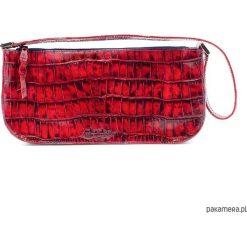 Torebka skórzana czerwona Sarah marki Bolsa. Czerwone torebki klasyczne damskie Pakamera, bez wzorów, ze skóry, na ramię, bez dodatków. Za 439,00 zł.