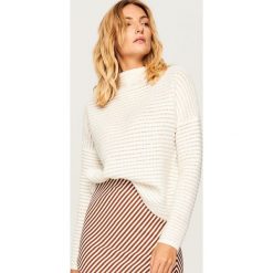 Sweter z półgolfem - Kremowy. Białe swetry klasyczne damskie marki Reserved, l, z dzianiny. Za 119,99 zł.