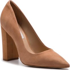 Półbuty STEVE MADDEN - Prance Heel SM11000320-03003-300 Camel Nubuck. Pomarańczowe półbuty damskie Steve Madden, bez wzorów, ze skóry ekologicznej, bez obcasa, na obcasie, bez zapięcia. Za 479,00 zł.