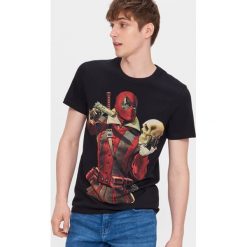 T-shirt z nadrukiem Deadpool - Czarny. Czarne t-shirty męskie House, s, z nadrukiem. Za 59,99 zł.