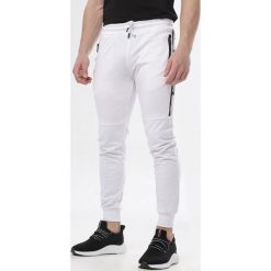 Białe Spodnie Vivielora. Białe spodnie męskie Born2be, xl, bez wzorów, z dresówki. W wyprzedaży za 54,99 zł.