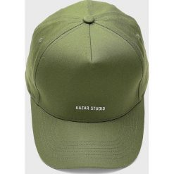 Kazar Studio - Czapka. Zielone czapki damskie Kazar Studio, bez wzorów, z materiału. W wyprzedaży za 79,90 zł.