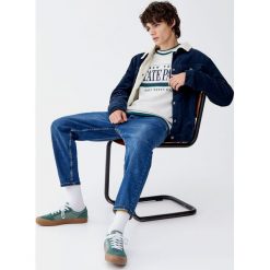 Bluza college z kontrastowymi ściągaczami. Szare bluzy męskie Pull&Bear, m, bez wzorów, z kontrastowym kołnierzykiem, bez rękawów, bez kaptura. Za 99,90 zł.