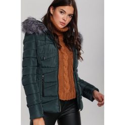 Ciemnozielona Kurtka Elwood. Zielone kurtki damskie Renee, na zimę, s, bez wzorów, klasyczne, długie, z kapturem. Za 199,99 zł.