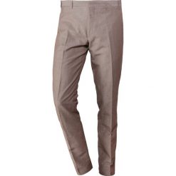 CC COLLECTION CORNELIANI Spodnie materiałowe sand. Szare spodnie męskie marki CC COLLECTION CORNELIANI, m, bez wzorów, z bawełny. W wyprzedaży za 559,30 zł.