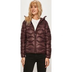 Peak Performance - Kurtka puchowa. Pomarańczowe kurtki damskie Peak Performance, s, bez wzorów, z materiału, krótkie, z kapturem. W wyprzedaży za 799,90 zł.