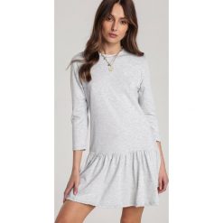 Jasnoszara Sukienka Lamelirea. Szare sukienki damskie Renee, na lato, s, bez wzorów, bez kołnierzyka, bez rękawów. Za 69,99 zł.