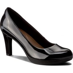 Półbuty CLARKS - Adriel Viola 261293604 Black Patent. Czarne półbuty damskie Clarks, bez wzorów, ze skóry ekologicznej, eleganckie, bez obcasa, na obcasie, bez zapięcia. W wyprzedaży za 229,00 zł.