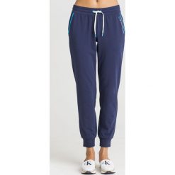 SPODNIE DRESOWE EA7 Emporio Armani. Niebieskie spodnie damskie EA7 Emporio Armani, xs, z dresówki. Za 263,00 zł.