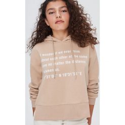 Bluza z napisem - Kremowy. Białe bluzy damskie Sinsay, s, z napisami, bez rękawów, bez kaptura. Za 59,99 zł.