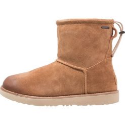 UGG CLASSIC TOGGLE WATERPROOF Śniegowce chestnut. Pomarańczowe śniegowce męskie Ugg, bez zapięcia. Za 899,00 zł.