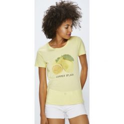 Only - Top Happy Isa. Żółte topy damskie marki ONLY, s, z bawełny, z okrągłym kołnierzem. W wyprzedaży za 49,90 zł.
