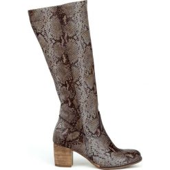 Kozaki - skóra naturalna - model 154 - kolor wąż. Szare kozaki damskie Zapato, do pracy, na lato, ze skóry, biznesowe, na wysokim obcasie, na obcasie, bez zapięcia. W wyprzedaży za 366,75 zł.
