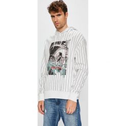 Review - Bluza. Białe bluzy męskie marki Review, xl, bez wzorów, z bawełny, z kapturem, bez rękawów, z kapturem. W wyprzedaży za 99,90 zł.