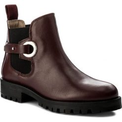 Sztyblety HUGO - Madie 50376668 10191370 01 Dark Red 603. Czerwone kozaki damskie HUGO, ze skóry, bez obcasa, na obcasie, bez zapięcia. W wyprzedaży za 749,00 zł.