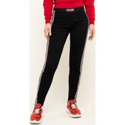 Spodnie dresowe Moschino Underwear & Swim A4309 9001. Czarne spodnie damskie Moschino Underwear & Swim, xs, z elastanu. W wyprzedaży za 399,00 zł.