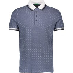 Koszulka polo w kolorze niebieskoszarym. Szare koszulki męskie Benetton, s, bez wzorów, z bawełny, polo, bez rękawów. W wyprzedaży za 55,95 zł.