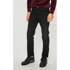 Wrangler - Jeansy Greensboro. Jeansy męskie Wrangler. W wyprzedaży za 229,90 zł.