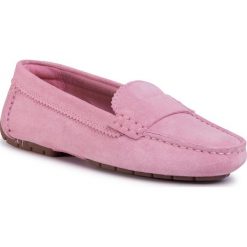 Mokasyny CLARKS - C Mocc 261478634 Pink Suede. Różowe mokasyny damskie Clarks, na co dzień, bez wzorów, ze skóry, bez obcasa, bez zapięcia. W wyprzedaży za 189,00 zł.