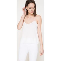 Missguided - Top. Białe topy damskie marki Missguided, z poliesteru. W wyprzedaży za 39,90 zł.