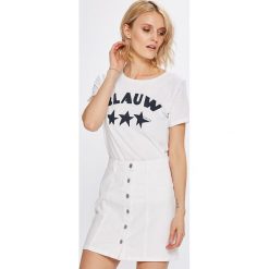Scotch & Soda - Top. Białe bluzki z odkrytymi ramionami marki Scotch & Soda, s, z nadrukiem, z bawełny, z okrągłym kołnierzem. W wyprzedaży za 79,90 zł.