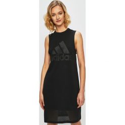 Adidas Performance - Sukienka. Czarne sukienki damskie adidas Performance, na co dzień, s, z nadrukiem, z elastanu, casualowe, z okrągłym kołnierzem, bez rękawów, mini, proste. W wyprzedaży za 179,90 zł.
