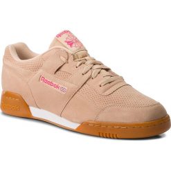 Buty Reebok - Workout Plus Mu CN5195 Sahara/Twisted Pink/White. Brązowe półbuty męskie Reebok, na co dzień, bez wzorów, ze skóry, bez zapięcia. W wyprzedaży za 279,00 zł.
