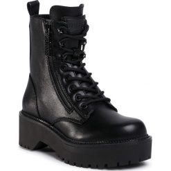 Trapery GUESS - Tayte2 FL7TY2 ELE10 BLACK. Czarne trapery damskie Guess, ze skóry ekologicznej, klasyczne, bez obcasa, bez zapięcia. Za 729,00 zł.