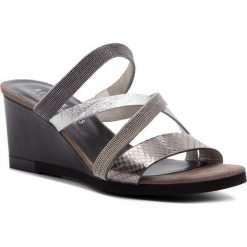 Klapki HISPANITAS - Celia HV98556 Plata Vieja/Silver. Szare klapki damskie Hispanitas, z aplikacjami, ze skóry, bez obcasa, na obcasie. W wyprzedaży za 339,00 zł.