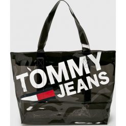 Tommy Jeans - Torebka. Czarne torebki klasyczne damskie marki Tommy Jeans, z jeansu, na ramię, duże. Za 399,90 zł.