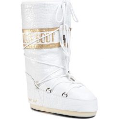 Śniegowce MOON BOOT - Mb Classic 50 Croccodile 14025600002 White. Białe kozaki damskie Moon Boot, ze skóry, na niskim obcasie, bez zapięcia. W wyprzedaży za 2049,00 zł.