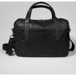 Skórzana torba w kolorze czarnym na laptop - 43 x 42 x 13 cm. Czarne torby męskie na ramię marki Marc O' Polo, w paski, z materiału. W wyprzedaży za 478,95 zł.