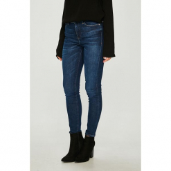 Guess Jeans - Jeansy 1981. Niebieskie jeansy damskie skinny marki Guess Jeans, z aplikacjami, z elastanu, z podwyższonym stanem. Za 459,90 zł.