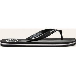 Pepe Jeans - Japonki Swimming Stripe. Czarne kapcie męskie Pepe Jeans, z jeansu. Za 89,90 zł.