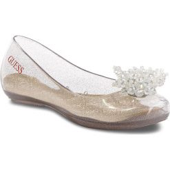 Baleriny GUESS - FIMME3 RUB02 100H. Szare baleriny dziewczęce marki Guess, z aplikacjami, z tworzywa sztucznego, na płaskiej podeszwie. Za 239,00 zł.