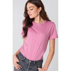 NA-KD Basic T-shirt basic - Pink. Różowe t-shirty damskie marki NA-KD Basic, bez wzorów, z bawełny, z okrągłym kołnierzem. W wyprzedaży za 21,18 zł.