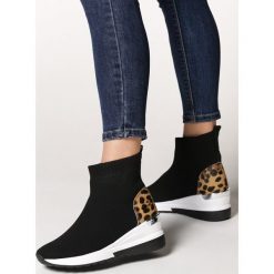 Panterkowe Sneakersy Kodi. Koturny damskie Born2be, na wysokim obcasie. Za 99,99 zł.