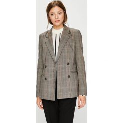 Vero Moda - Żakiet. Pomarańczowe żakiety damskie Vero Moda, bez wzorów, z elastanu. W wyprzedaży za 139,90 zł.