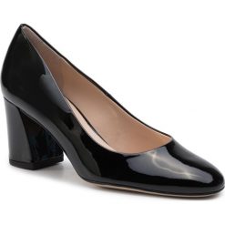 Półbuty HÖGL - 0-125004 Black 0100. Czarne półbuty damskie HÖGL, bez wzorów, ze skóry, eleganckie, bez obcasa, na obcasie, bez zapięcia. W wyprzedaży za 349,00 zł.