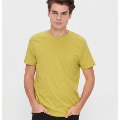 T-shirt basic - Zielony. Zielone t-shirty damskie House, s, bez wzorów, bez kołnierzyka. W wyprzedaży za 19,99 zł.