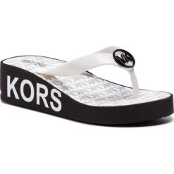 Japonki MICHAEL MICHAEL KORS - Zia-Gage Iliana Black. Białe sandały dziewczęce MICHAEL Michael Kors, z tworzywa sztucznego, bez zapięcia. W wyprzedaży za 189,00 zł.