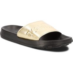 Klapki Tommy Jeans Tj Metallic Pool Slide EN0EN00227. Szare klapki damskie Tommy Jeans, bez wzorów, z jeansu, bez obcasa. W wyprzedaży za 119,00 zł.
