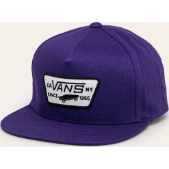 Vans - Czapka. Fioletowe czapki męskie Vans, z aplikacjami, z bawełny. W wyprzedaży za 109,90 zł.