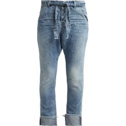 One Teaspoon CAVALRIES Jeansy Relaxed Fit blue society. Niebieskie jeansy damskie marki One Teaspoon, bez wzorów, z elastanu. Za 629,00 zł.