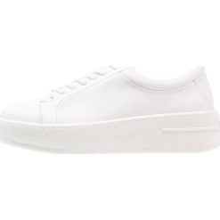 Trampki damskie slip on: Royal RepubliQ SEVEN20 BASE SHOE Tenisówki i Trampki white
